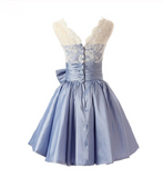 Elegant Scalloped-Edge Knee-Length Blue Homecoming Dress with White Lace Bowknot