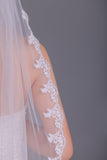 One-Tier Finger-Tip Length Bridal Veils With Applique